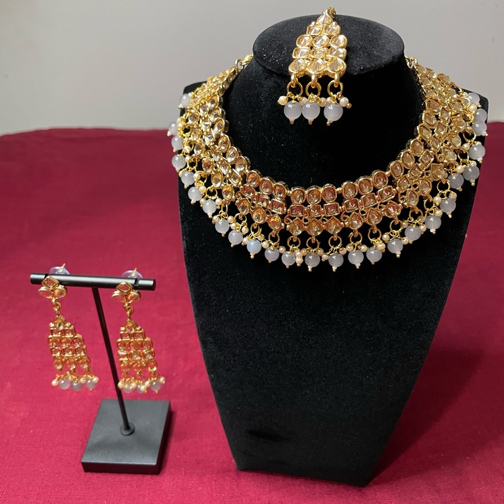Kundan style indian jewelry